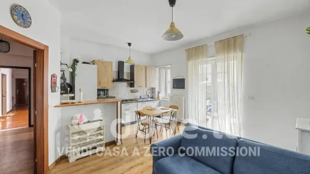 Séjour - Rearranged Flat with Terrace in Varese