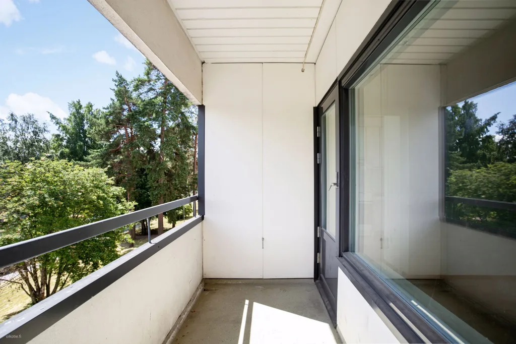 Balcon - Spacious Apartment with Balcony in Kontula, Helsinki