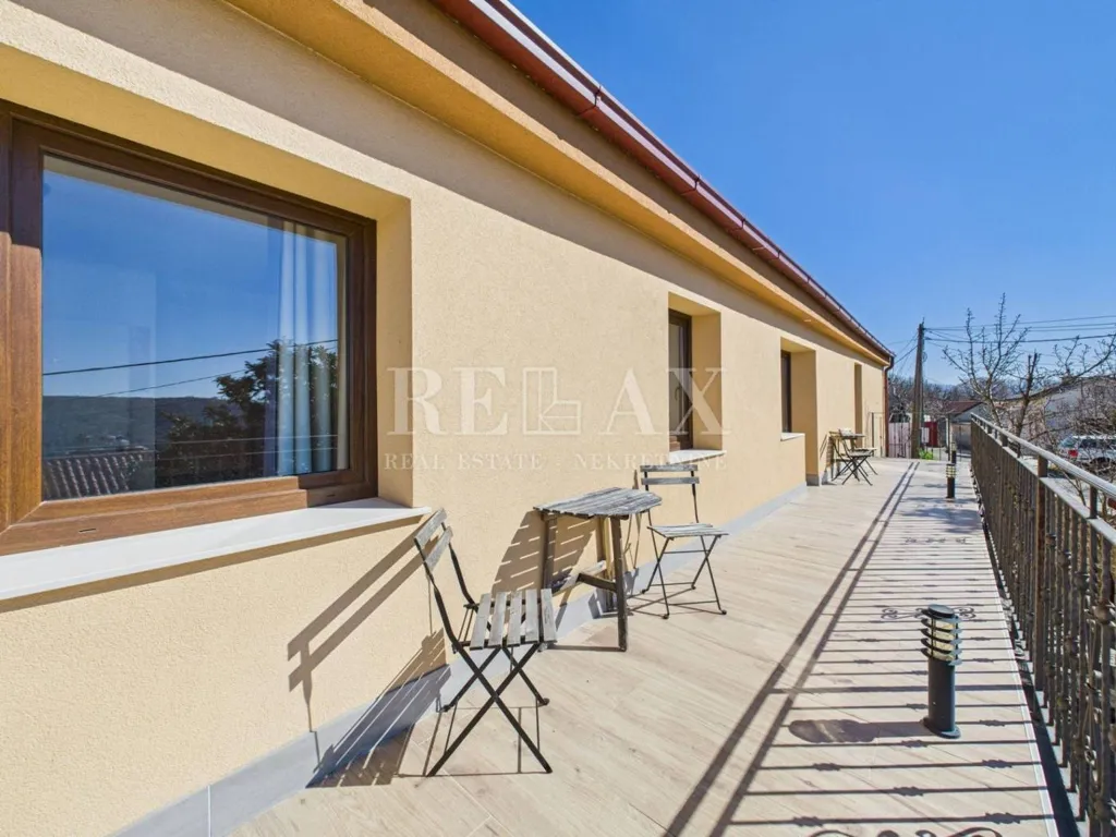 Terrass - Traditional House with Pool in Bribir