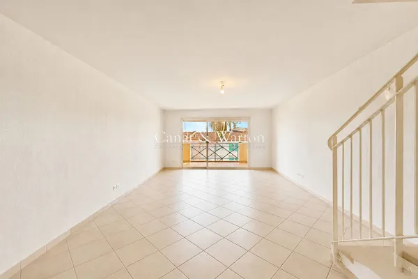 Esik - Top-Floor Seaside Apartment with Terrace