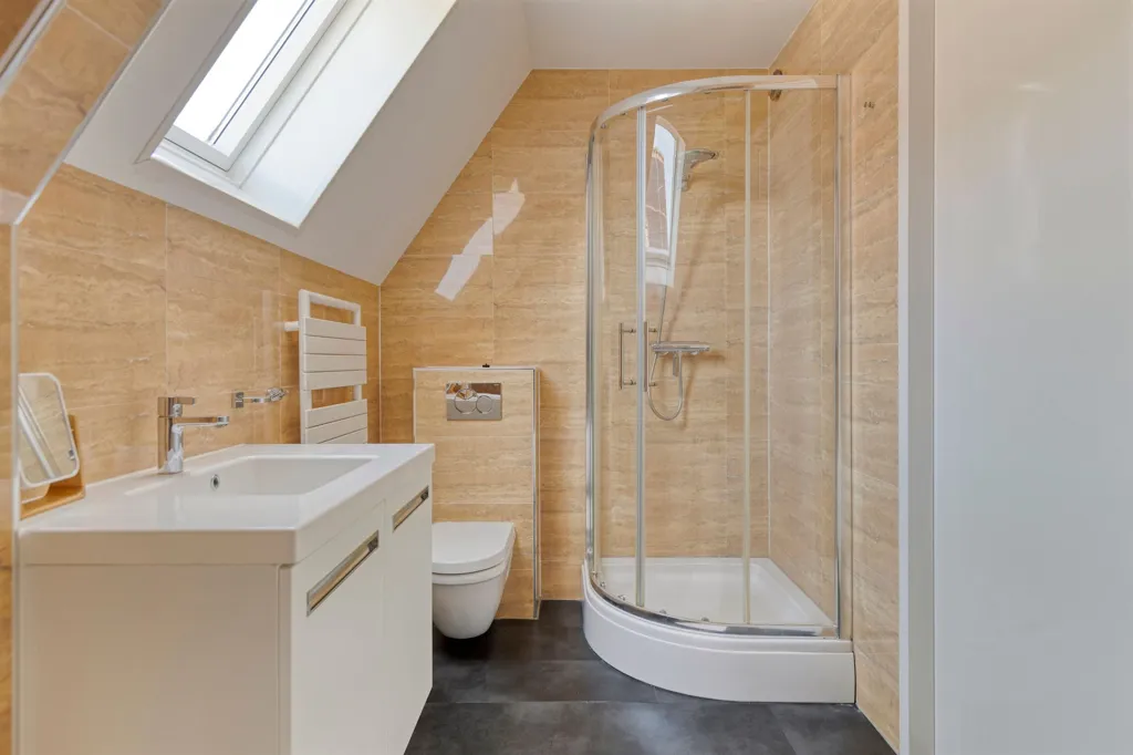 Vannitoad - Spacious Villa with Solar Panels in Woubrugge