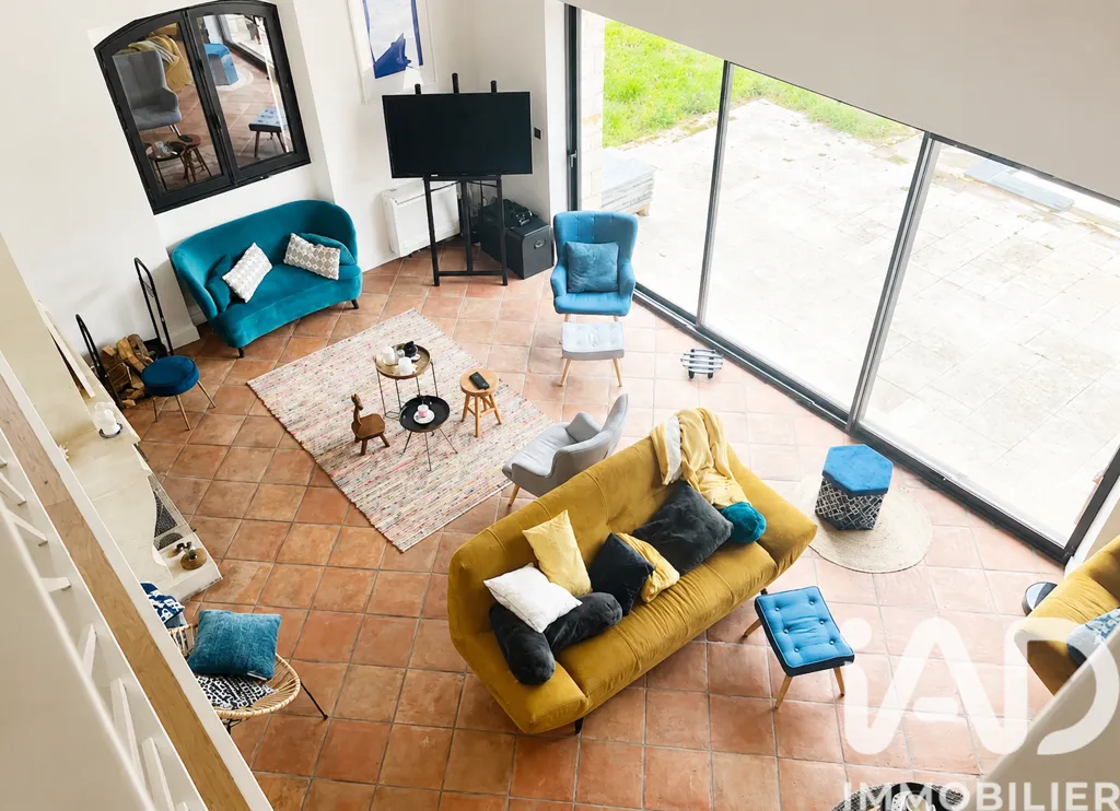Living Room - Architect-Designed House with Pool in Carbon-Blanc