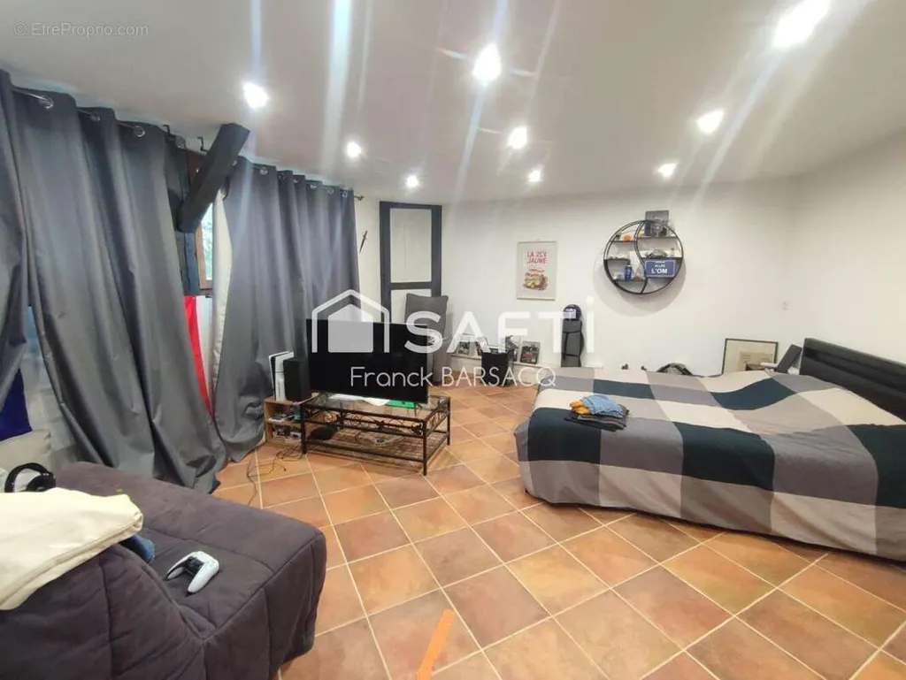 Bedrooms - House with Pool in Estang
