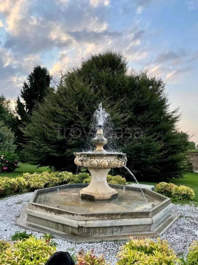 Aed - Historic Villa with Unique Fountain in Cuneo