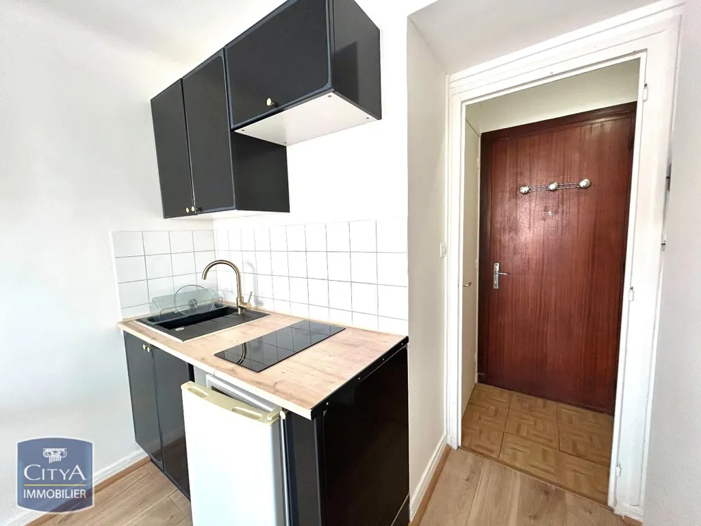 Cuisine - Studio Meublé avec Balcon à Saint-Étienne
