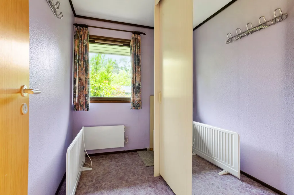 Esik - Charming Holiday Home with Garden in Melby