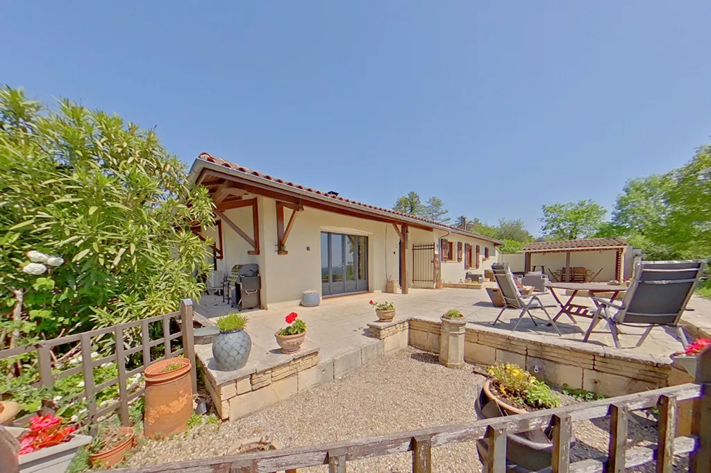 Terrass - Detached House with Exceptional View in Countryside