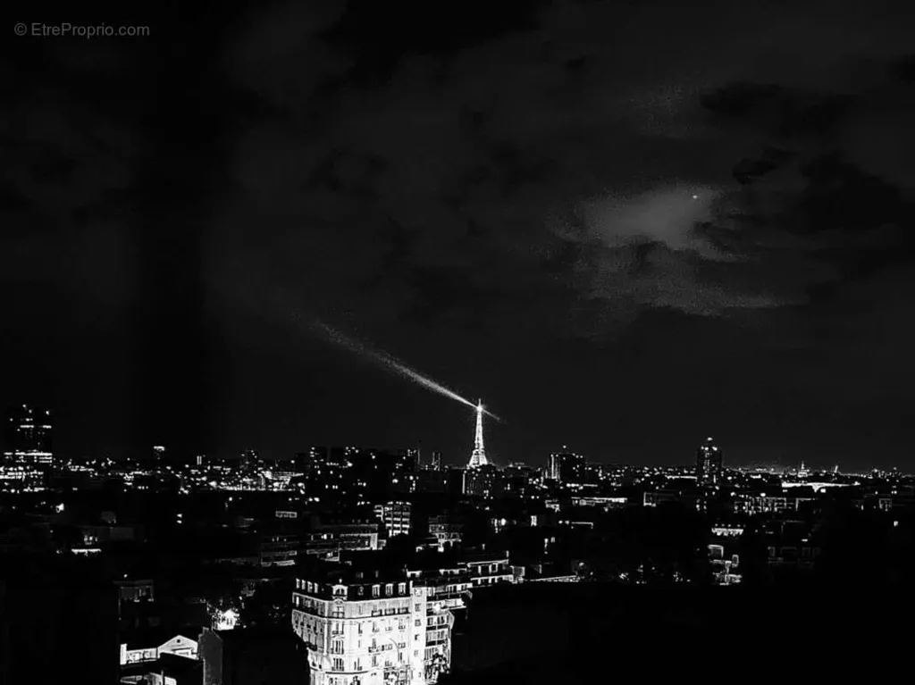 Appartement Rénové avec Vue Panoramique à Issy-les-Moulineaux