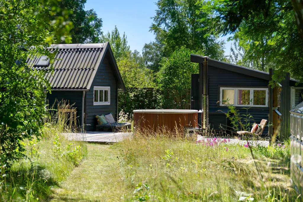 Aed - 1973 Summerhouse with Canal View in Grevinge