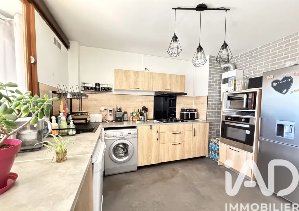 Köök - Bright 3-Bedroom Apartment with Balcony in Tarbes Centre
