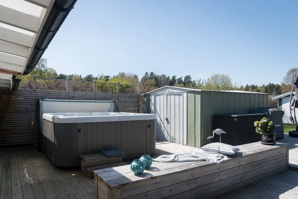 Terrasse - Villa with Corner Plot and Pool in Quiet Area