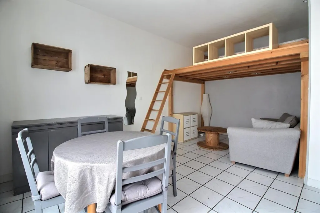 Séjour - Studio au Calme avec Cuisine Américaine à Cachan
