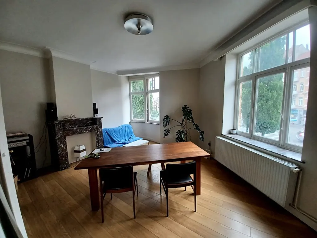Söögituba - Apartment with View in Schaerbeek