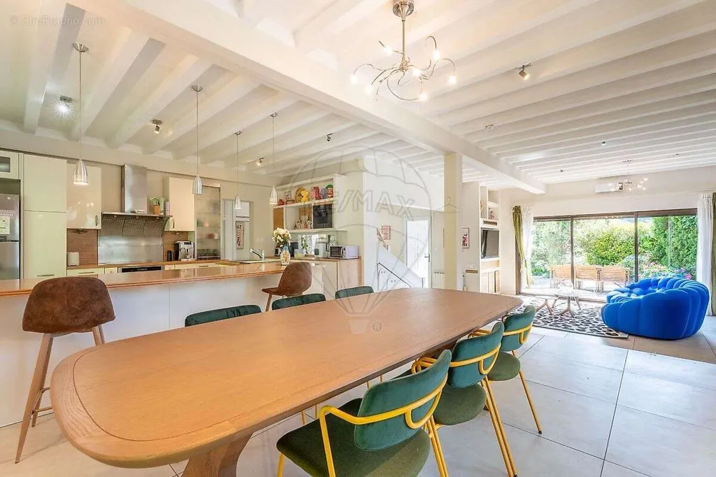 Söögituba - Six-Bedroom House with Garage in Menton
