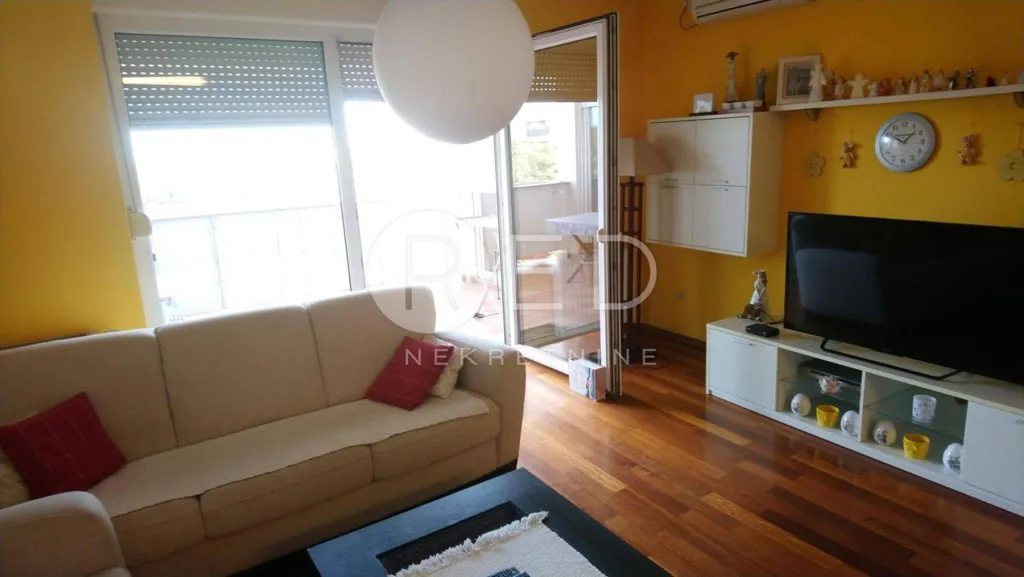 Elutuba - Spacious Flat with Loggias in Osijek Centre