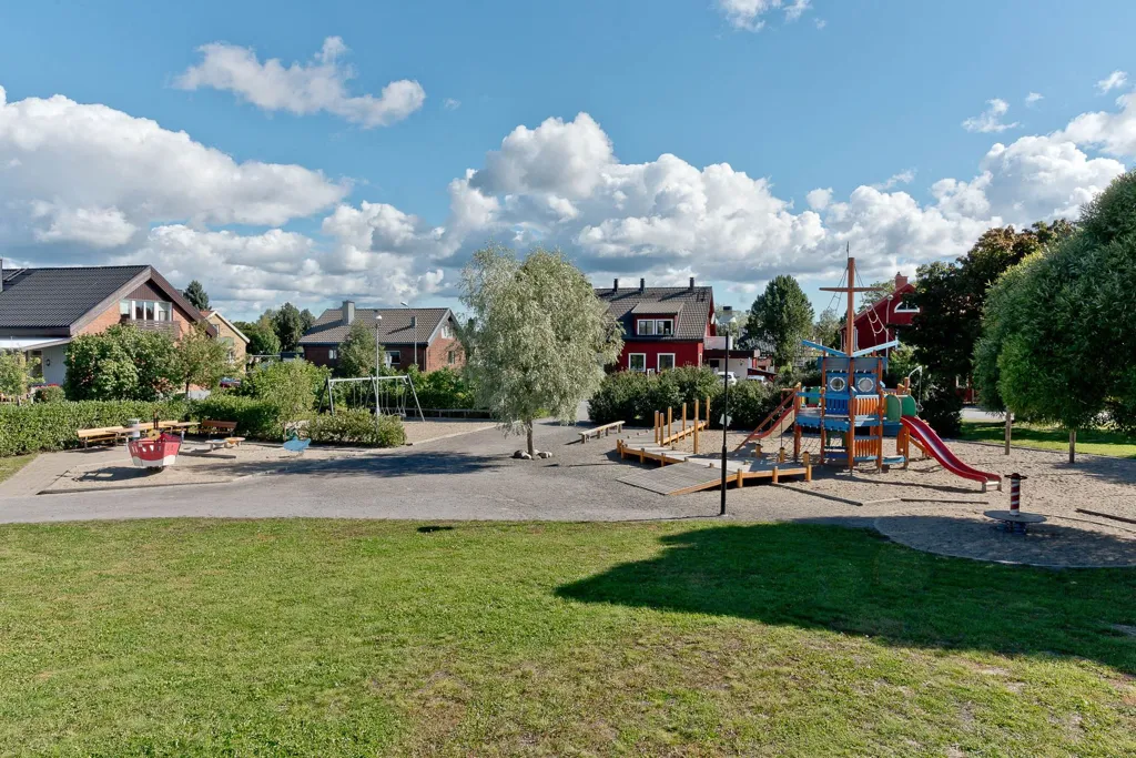 Two-Bedroom Apartment with South-Facing Balcony in Teg
