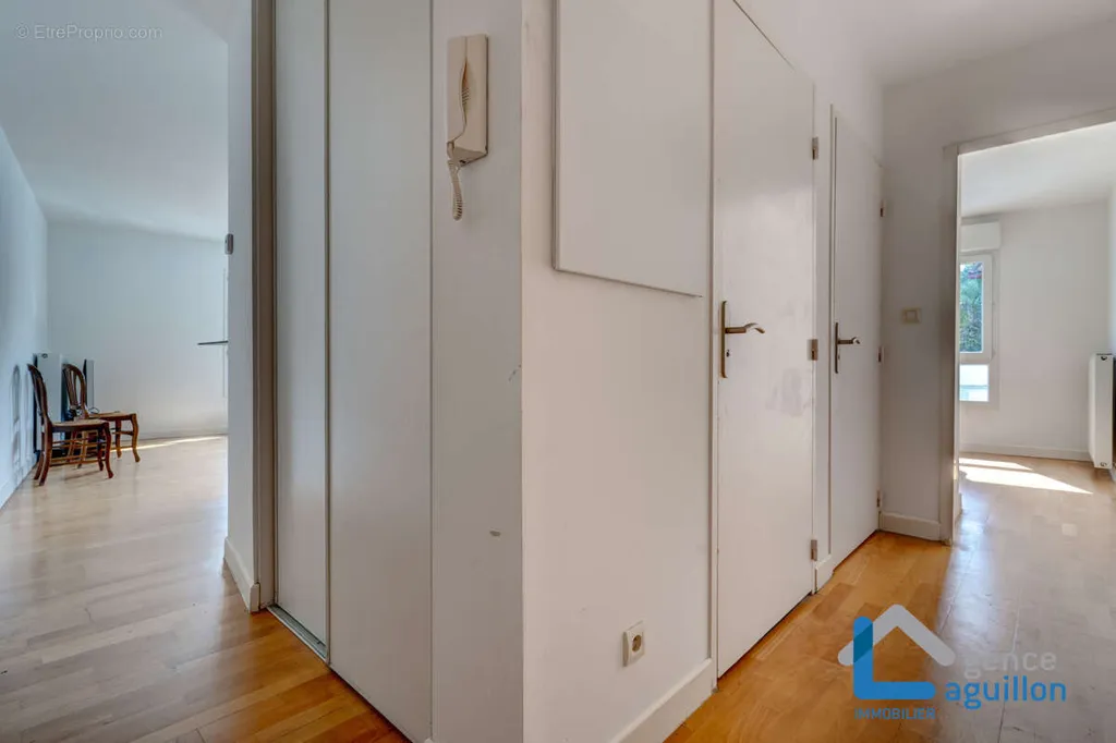 Ingresso - City Centre T2 with Parking and Lift