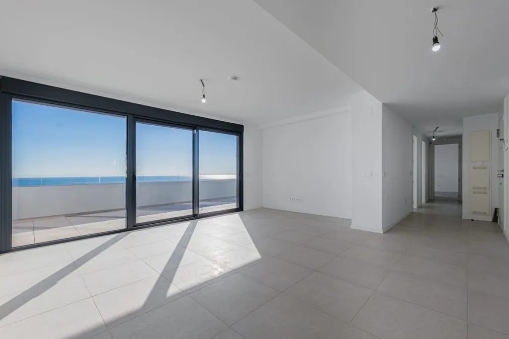 Elutuba - Beachfront Penthouse with Sea Views in Torremolinos