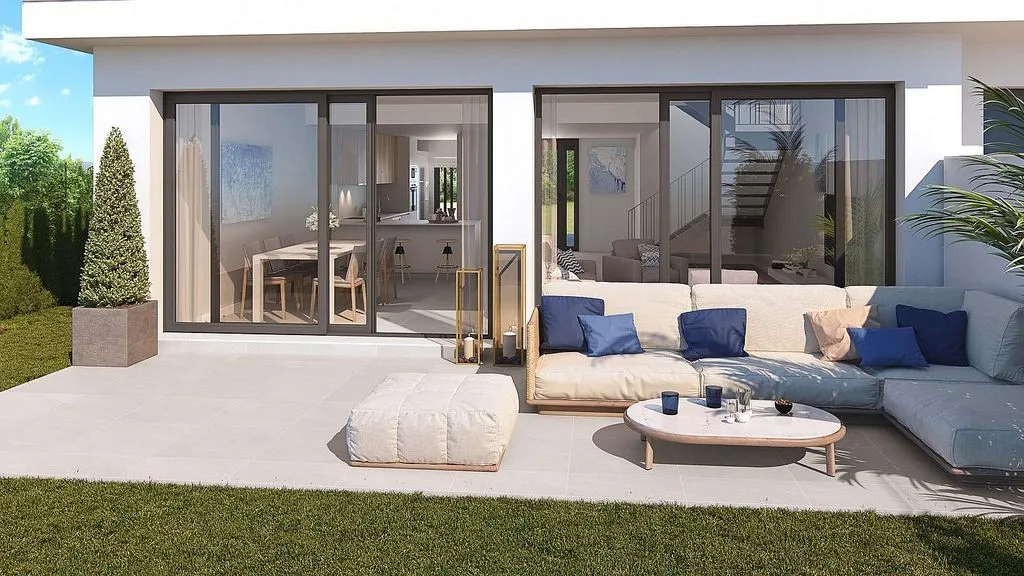 Semi-detached House with Pool in San Roque