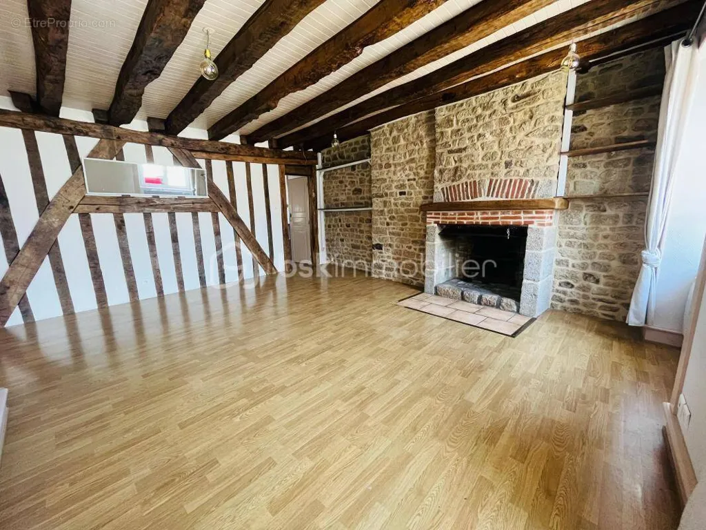 Elutuba - Duplex Apartment with Stone Walls in Historic Centre