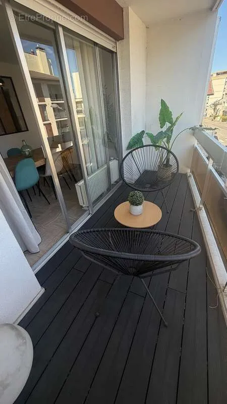 Rõdu - Apartment with Balcony in Annemasse
