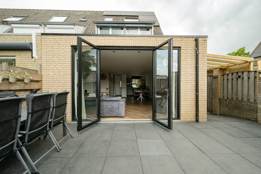 Terrass - Modernised Corner House with Garden in Leerdam
