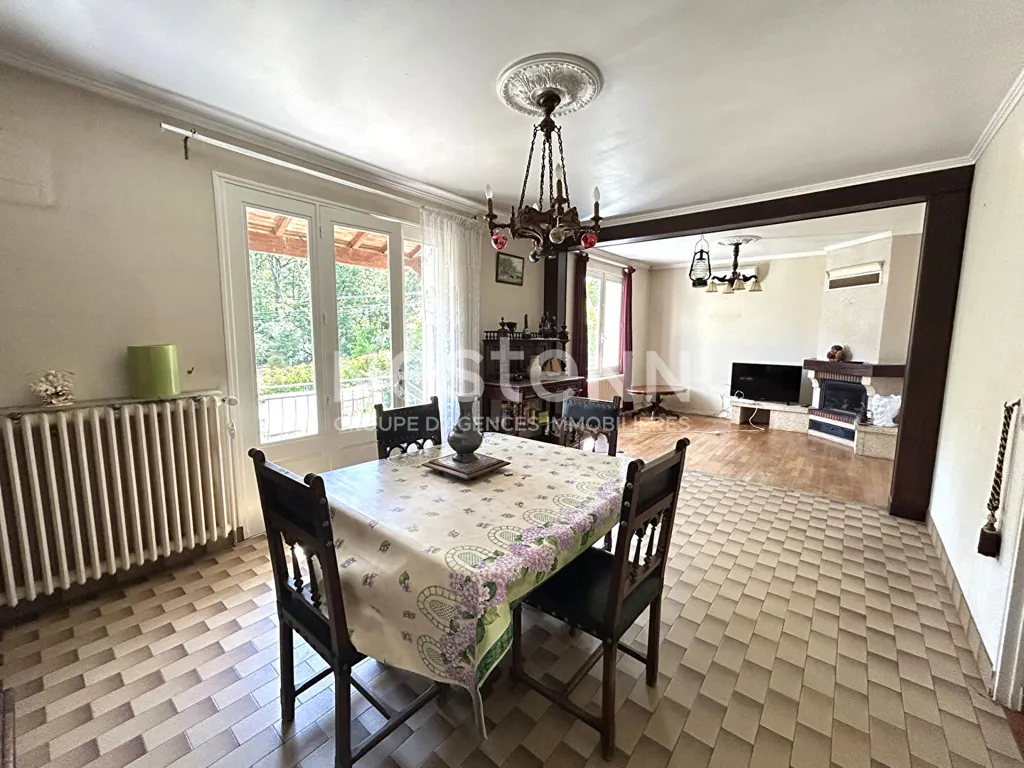 Salle à manger - Pavillon avec Jardin dans un Environnement Calme à Chabris