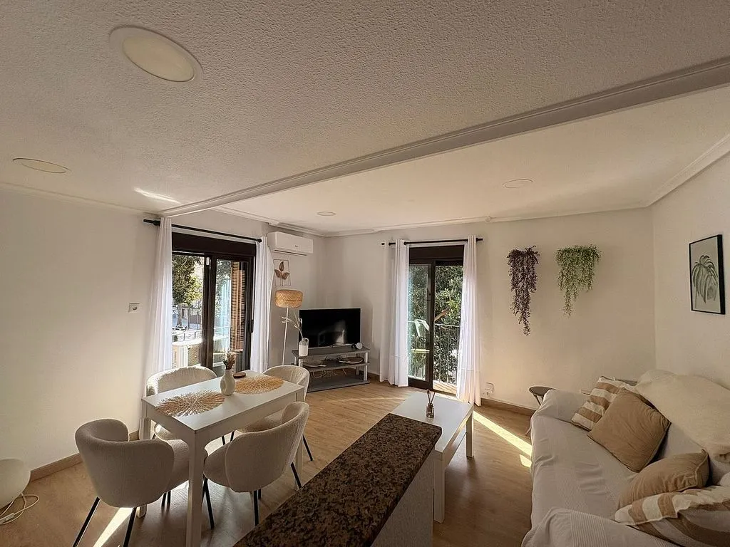 Soggiorno - Modernised Flat with Balcony in Historic Centre