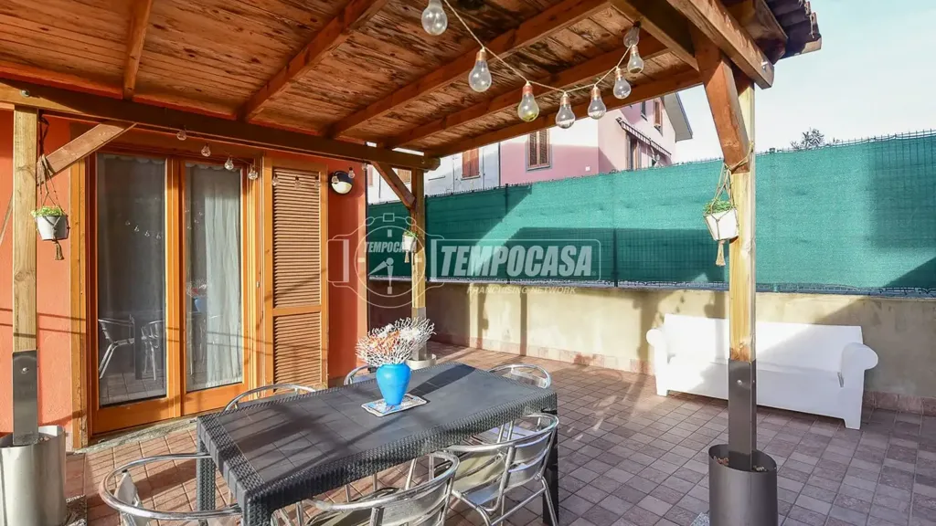 Terrace - Bilocale with Garden and Box in Cantù