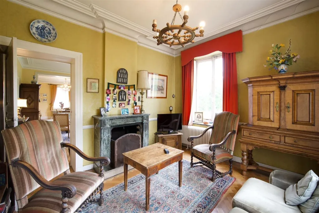 Elutuba - Historic Manor with Development Potential in Jodoigne