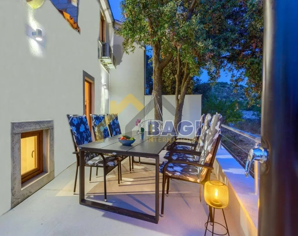Terrazza - Traditional Villa with Pool in Nerežišća