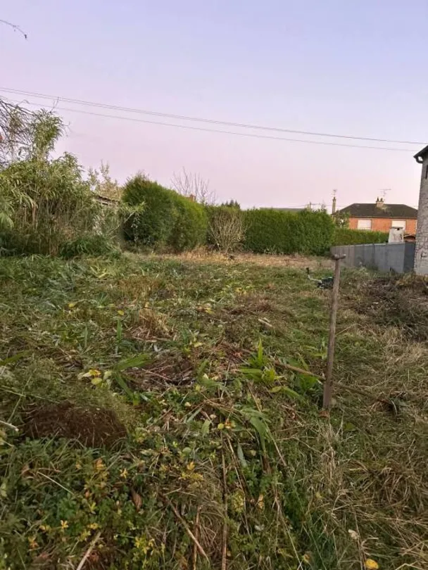 Aed - Constructible Plot with 12.35m Façade in Avesnes-le-Sec