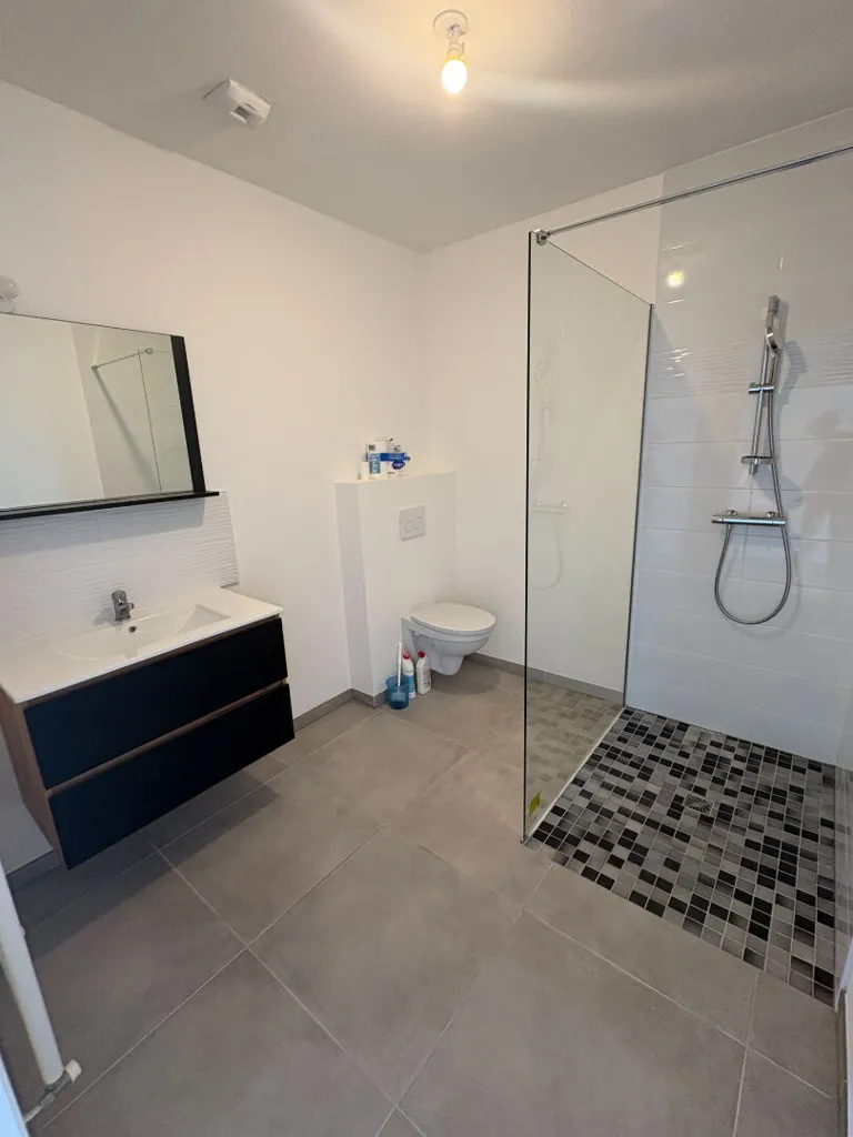 Salles de bain - Maison Contemporaine de Plain Pieds à Ploufragan