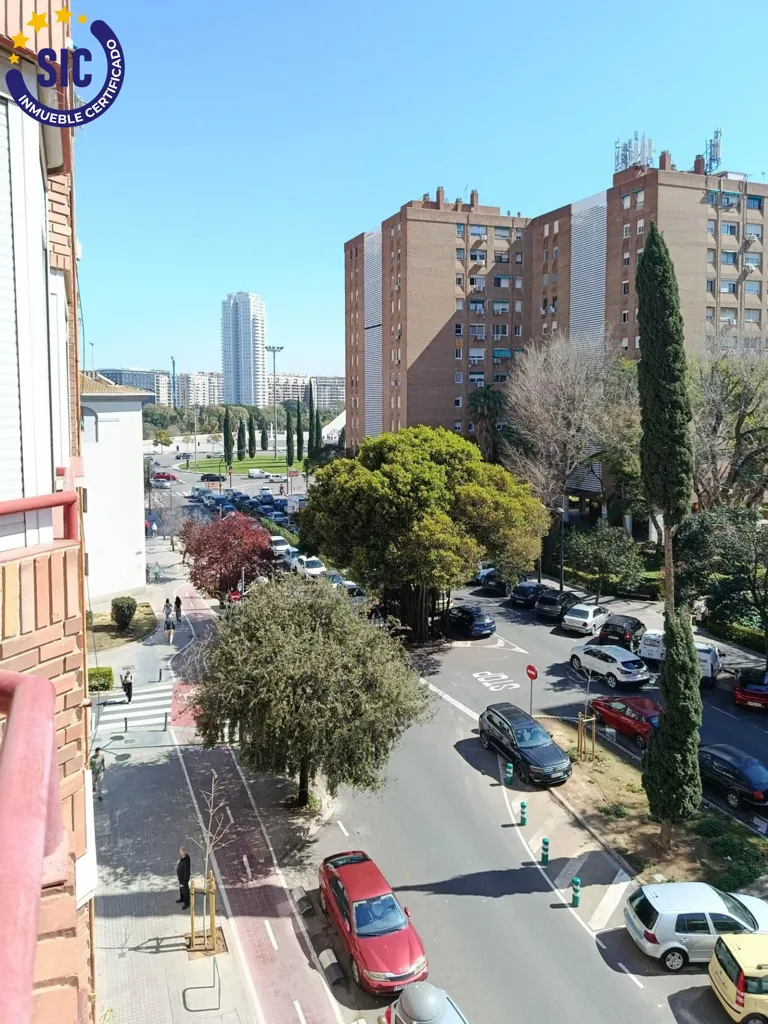Balcon - Spacious Apartment with River View in Mont-Olivet
