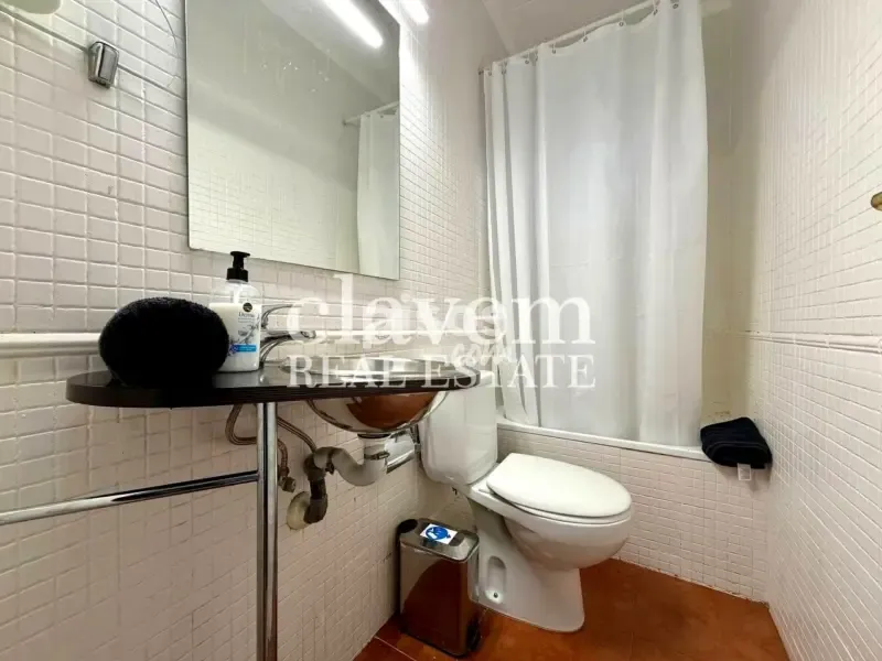 Vannitoad - Characterful Apartment with Balcony in L'Esquerra de l'Eixample