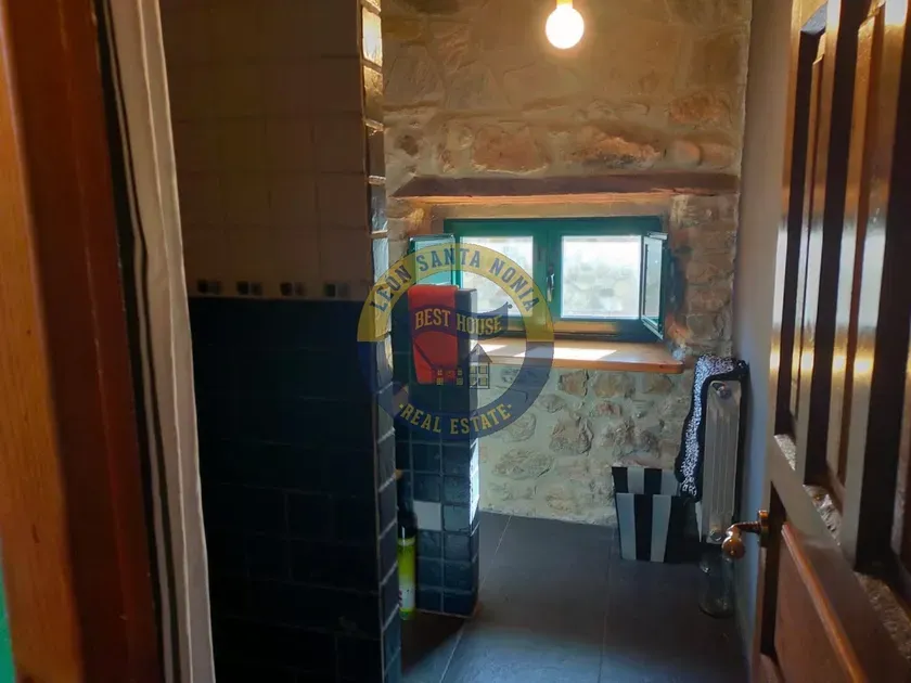 Salles de bain - Restored Chalet with Rustic Charm in León