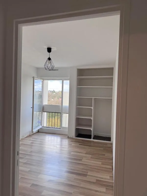 Stanze - 3-Piece Flat with Balcony in Central Location