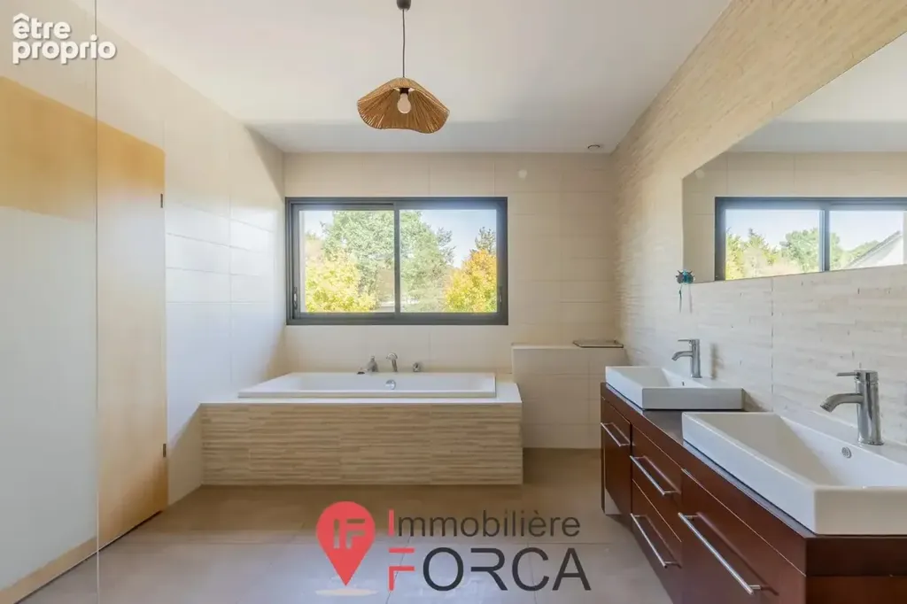 Bathrooms - Architectural Villa with Pool in Woippy
