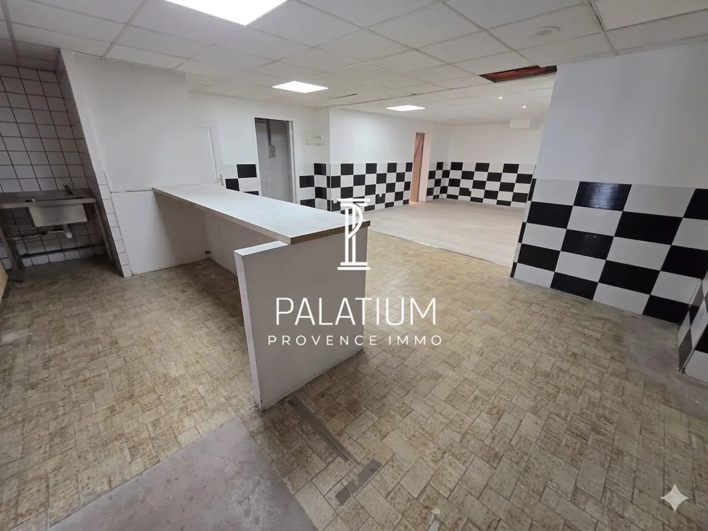 Toad - Mixed-Use Property with Garage in Digne-les-Bains