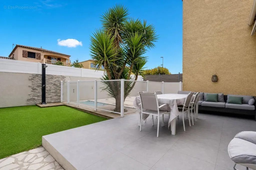 Terrass - House with Pool near Gigean Centre