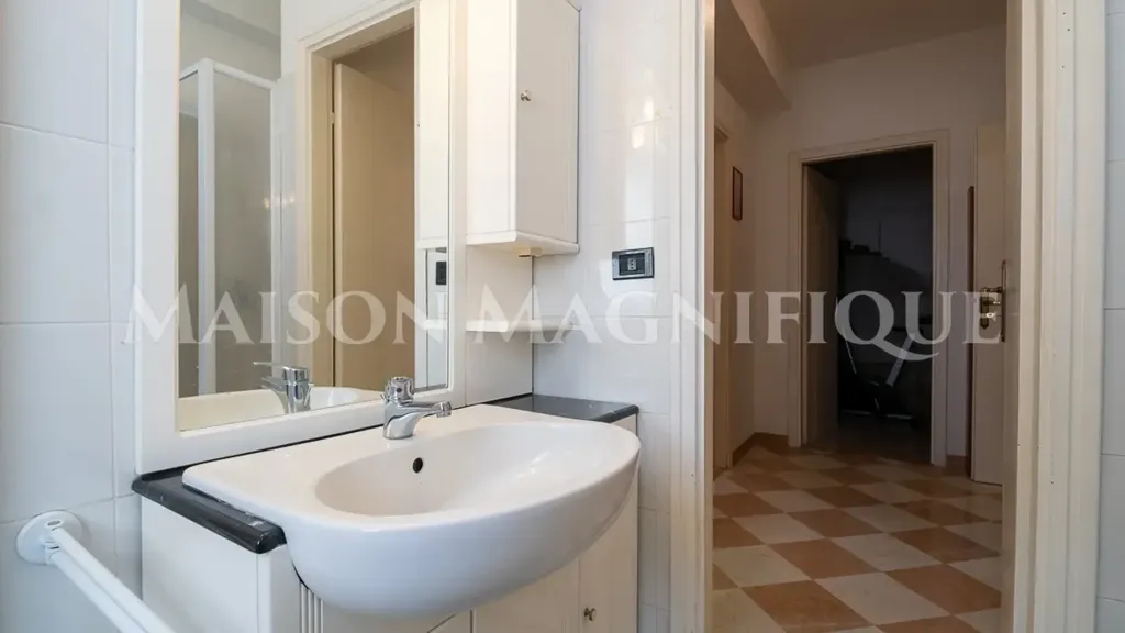 Vannitoad - Third Floor Flat with Lift in Ferrara Centre