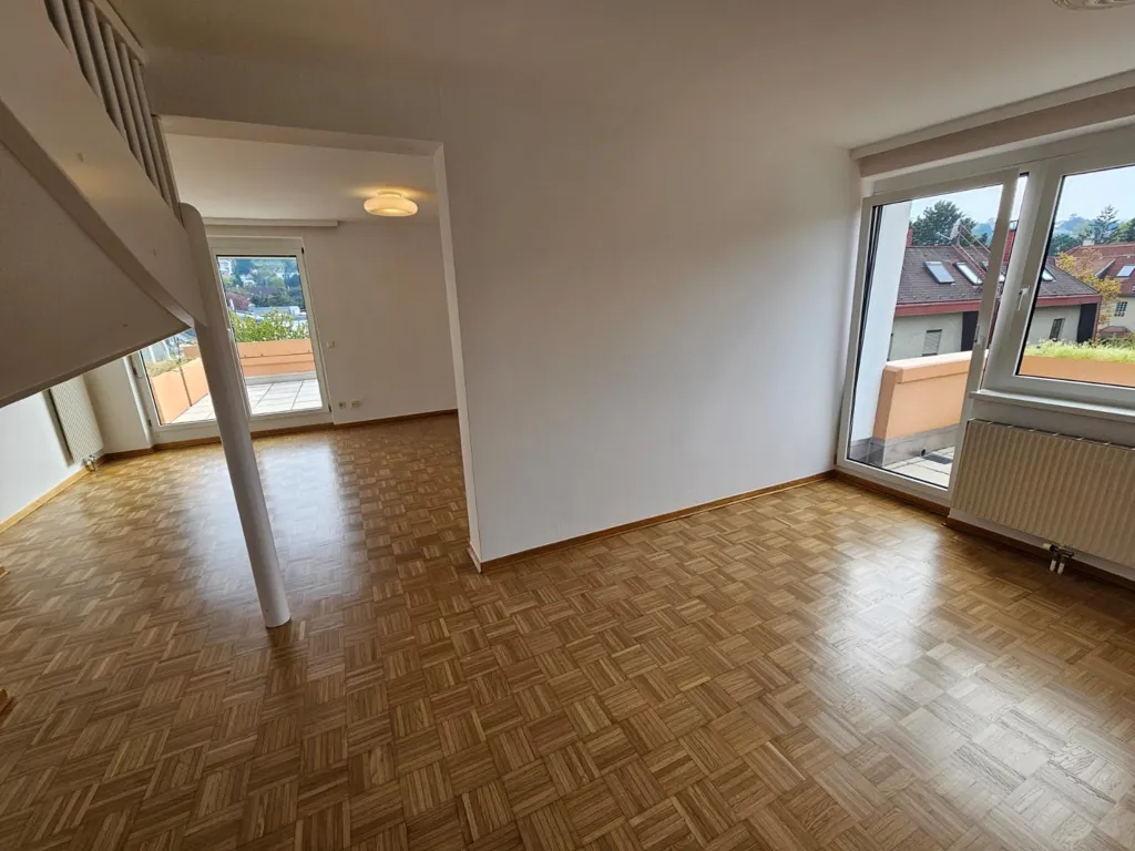 Séjour - Sunlit Apartment with Balconies in Quiet Area