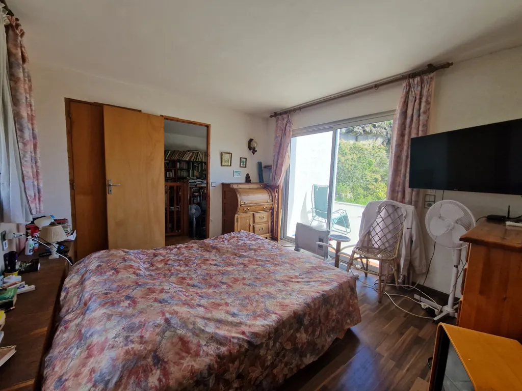 Chambres - Villa à Rénover avec Vue Mer à Biot