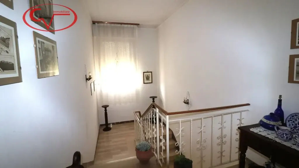 Pièces - Trifamiliare Villa with Garden in Montevarchi
