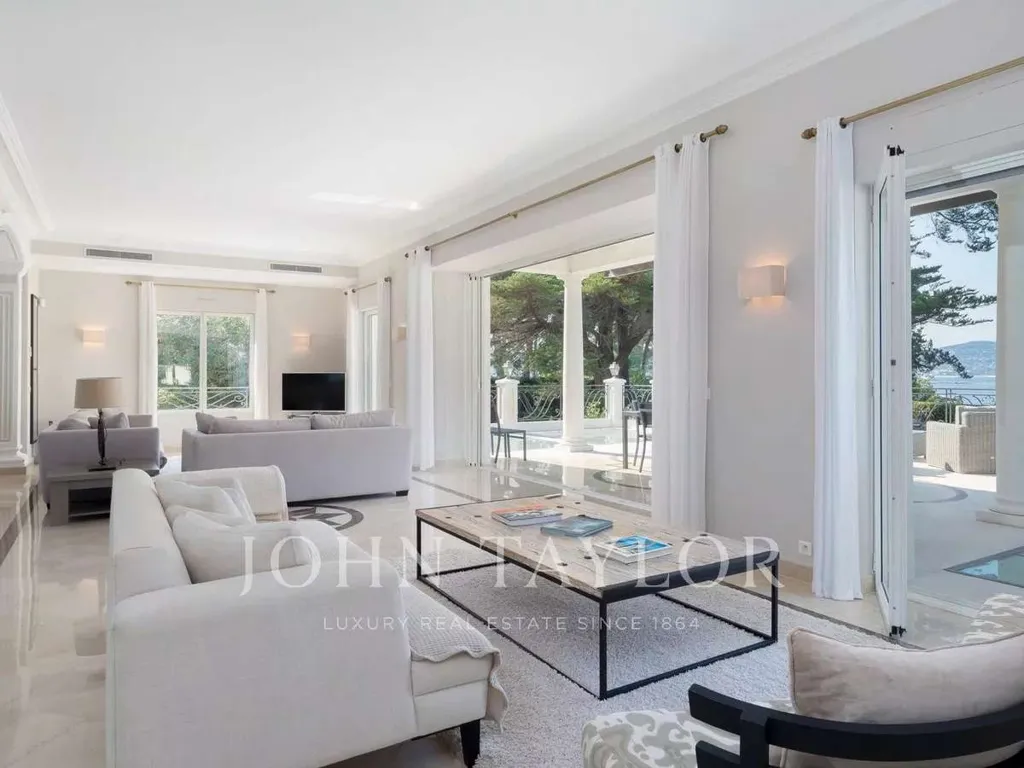 Living Room - 1930s Residence with Sea View in Cap d’Antibes