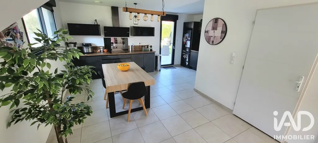 Cucina - Contemporary House with Garden in Oissel
