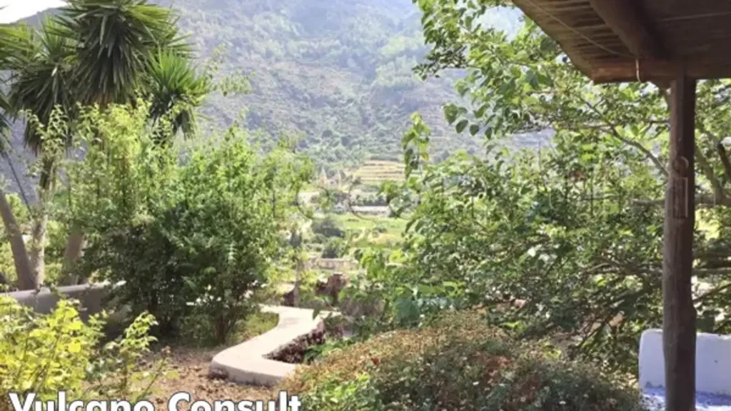 Terrazza - Traditional Eolian Villa with Garden in Leni