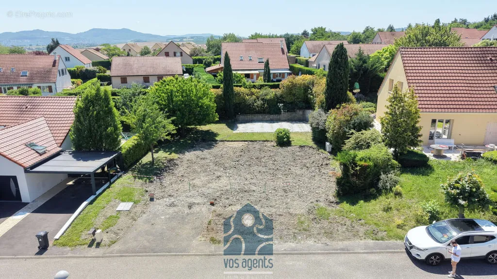 Constructible Plot with Pool in Pérignat-les-Sarlièves