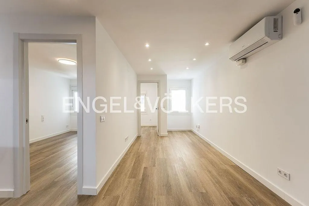 Entrée - Apartment with Balcony in Collblanc, Barcelona