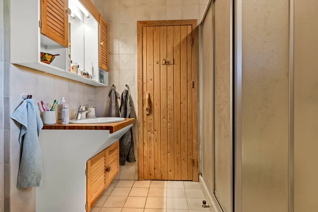 Bathrooms - Villa with Garden in Søndermarken, Vejle